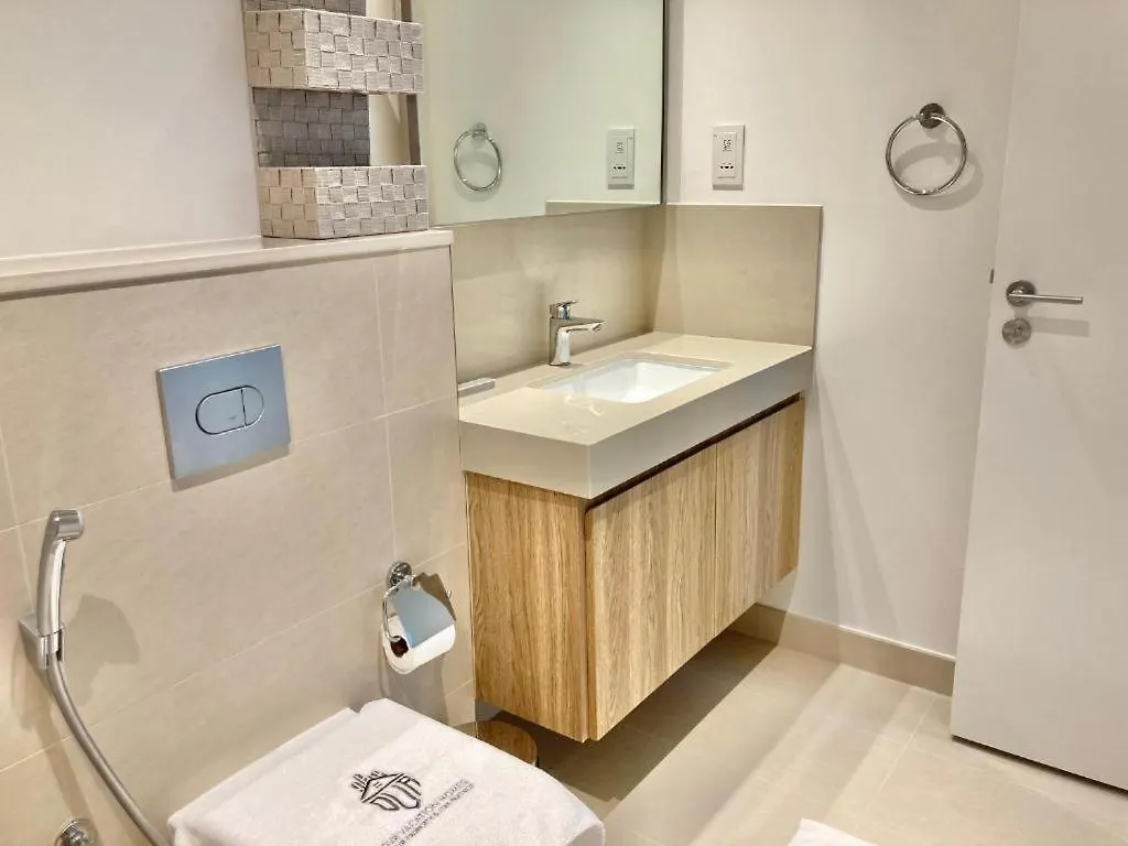 Luxurious 1-Bedroom With Skyline View In Downtown Views II Dubai Apartment