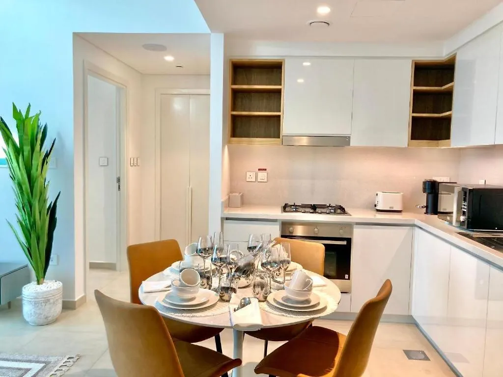 Luxurious 1-Bedroom With Skyline View In Downtown Views II Dubai Apartment